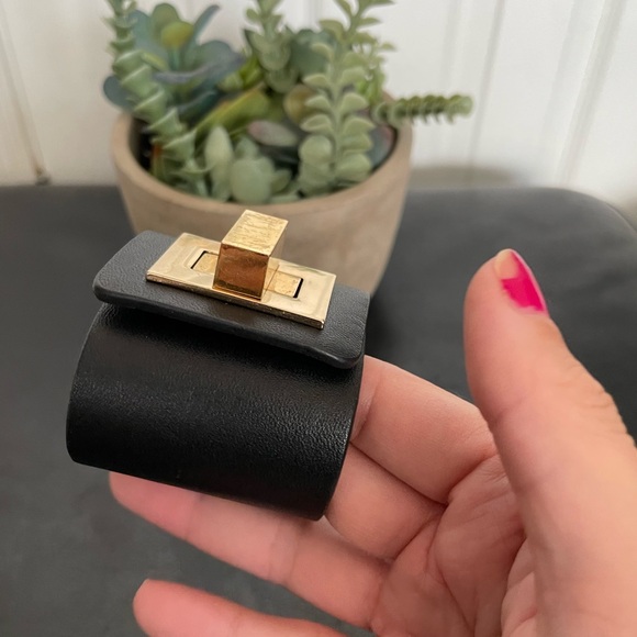 Leather Vintage Exaggerated Oversized cuff wristband wrap strap wide turn lock - Picture 3 of 7